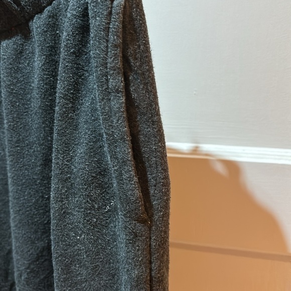 Brandy Melville gray sweats with pockets - Picture 4 of 4